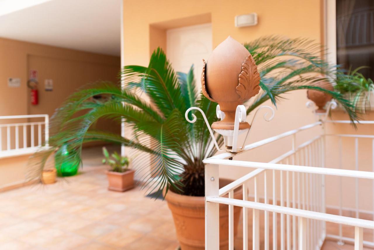 Palazzo Leo Suite And Apartment Lecce Exterior photo
